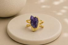 ANILLO METAL DORADO CON DRUSA AMATISTA (AJUSTABLE) ANILLO METAL DORADO CON DRUSA AMATISTA (AJUSTABLE)