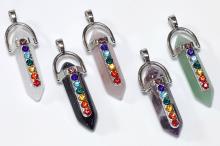 COLGANTE BALANCIN MINERAL CON BRILLANTES DE LOS 7 CHAKRAS 3,2CM (MINERALES SURTIDOS) COLGANTE BALANCIN MINERAL CON BRILLANTES DE LOS 7 CHAKRAS 3,2CM (MINERALES SURTIDOS)