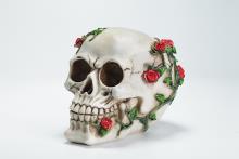 FIGURA CALAVERA CON DECORACION FLORAL 10X11CM FIGURA CALAVERA CON DECORACION FLORAL 10X11CM