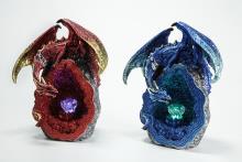 FIGURA DRAGON SOBRE GEODA CON LUZ LED (COLORES SURTIDOS) 18X15CM FIGURA DRAGON SOBRE GEODA CON LUZ LED (COLORES SURTIDOS) 18X15CM