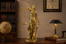 FIGURA RESINA DIOSA JUSTICIA COLOR DORADO CON BRILLO 70X16CM. FIGURA RESINA DIOSA JUSTICIA COLOR DORADO CON BRILLO 70X16CM.