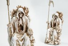 FIGURA SANTA MUERTE COLOR BLANCO SENTADA EN TRONO 17 CM RESINA FIGURA SANTA MUERTE COLOR BLANCO SENTADA EN TRONO 17 CM RESINA