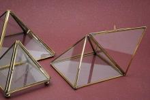 PIRAMIDE CRISTAL ACCESIBLE 16CM APROX C/PENTAGRAMA PIRAMIDE CRISTAL ACCESIBLE 16CM APROX C/PENTAGRAMA